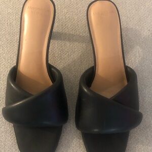 Abercrombie & Fitch twist puff heel